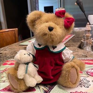 🎄🎄Boyds Bears Christmas Tan and Red Stuffed Animal